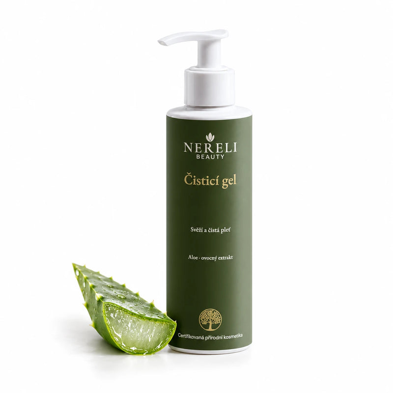 Čistící gel na mastnou pleť s aloe, 200 ml – kompozice s aloe vera na bílém pozadí