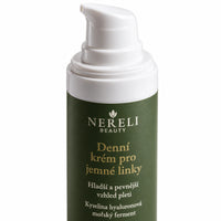 Denní krém proti vráskám, 50 ml – detail obalu a etikety na bílém pozadí