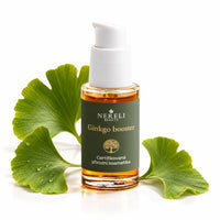 Gelový booster s ginkgo, 30 ml – kompozice s listy jinanu na bílém pozadí
