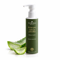 Krém pro citlivou pokožku obličeje a těla NERELI, 190 ml – kompozice s aloe vera na bílém pozadí