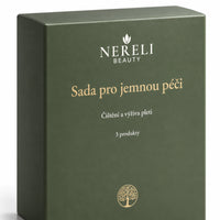 Sada pro jemné čištění a výživu pleti NERELI, 3 produkty – detail obalu a etikety na bílém pozadí