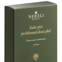 Sada pro pleť se sklonem k nedokonalostem NERELI, 3 produkty – detail obalu a etikety na bílém pozadí