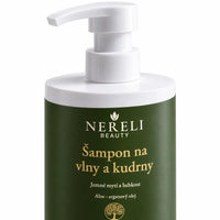 Šampon na kudrnaté vlasy NERELI, 390 ml – detail obalu a etikety na bílém pozadí