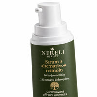 Sérum proti vráskám s přírodní alternativou retinolu, 30 ml – detail obalu a etikety na bílém pozadí
